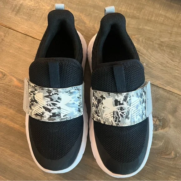 UNDER ARMOUR Boys Camo Velcro Sneaker Size 1 - Picture 2 of 6